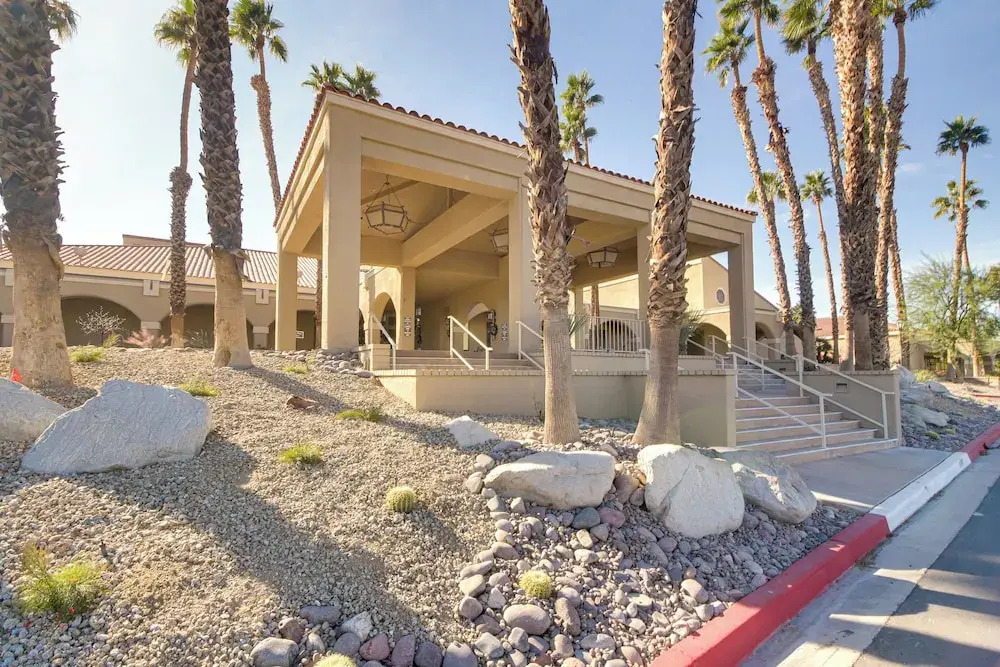 Pet friendly Palm Desert Gem on Golf Course - photo 7