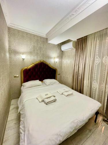 34 Silver Rooms