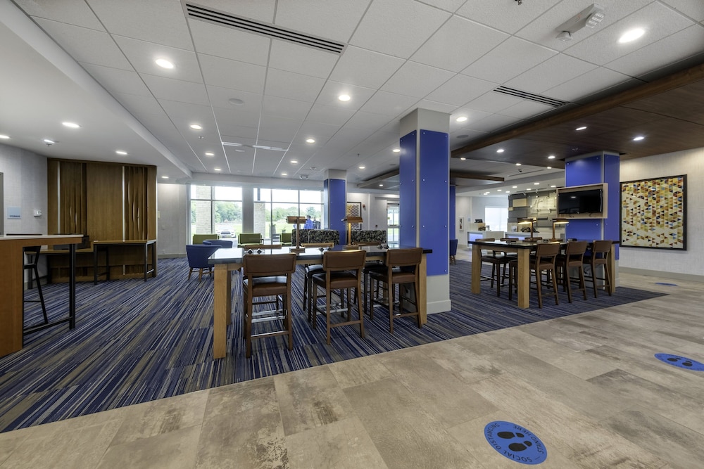Holiday Inn Express & Suites Staunton by IHG - photo 31