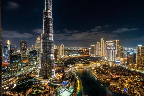 Venetian Refined 2BR at Grande Tower Burj & Fountain views - carbon neutral hotel in Dubai