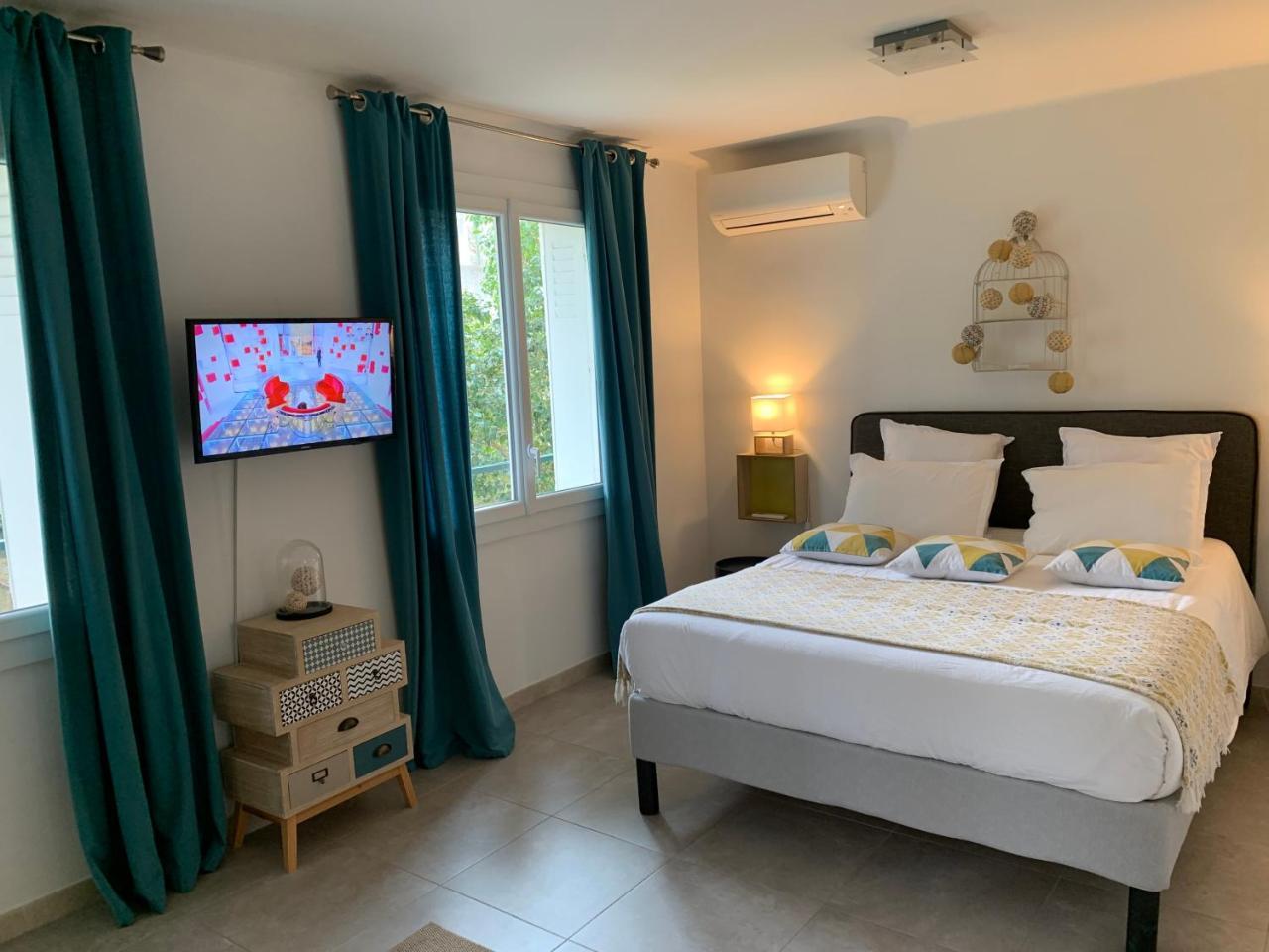 Cassis Lovers And Baby Option Parking in Cassis, France