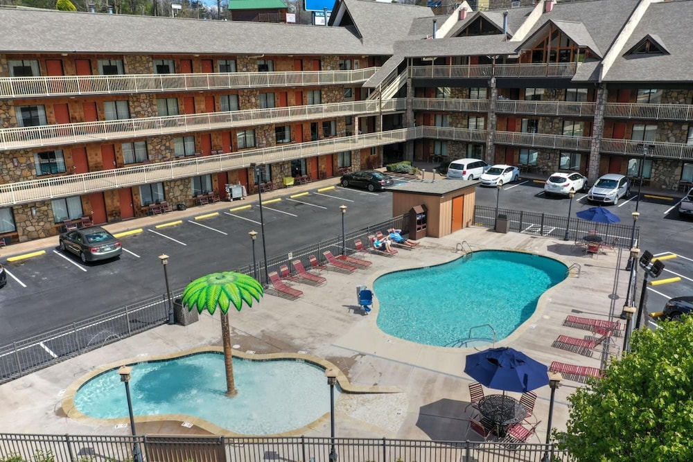 Crossroads Inn & Suites - photo 61