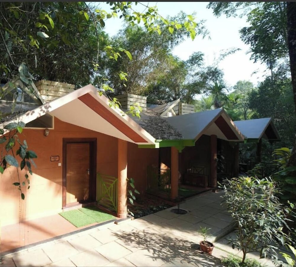 Holiday Courtyard - last minute hotel in Unknown City
