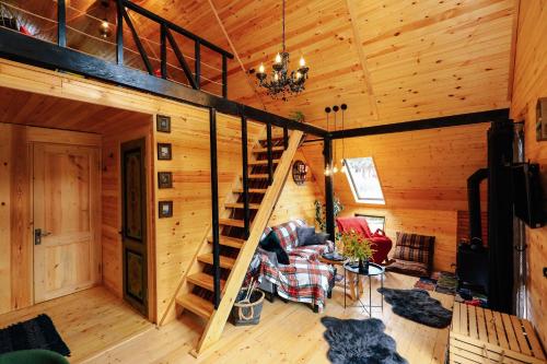 Wooden cottage green house in Bakuriani