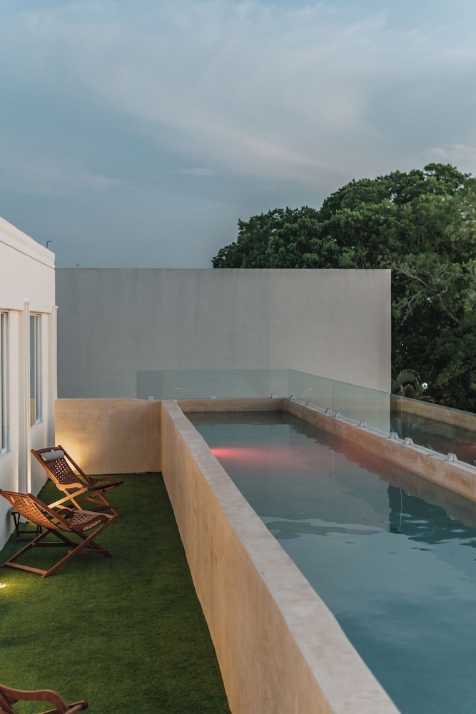 Rooftop pool