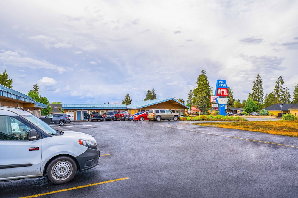 Royal Gateway Motel By OYO - photo 53