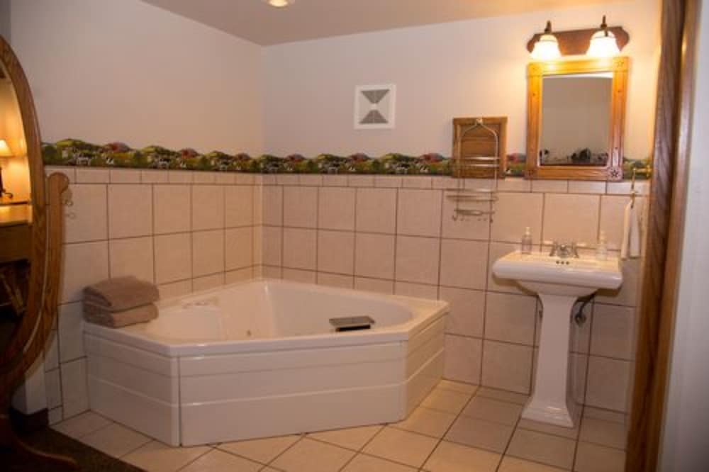 Stone Mill Hotel & Suites - photo 88