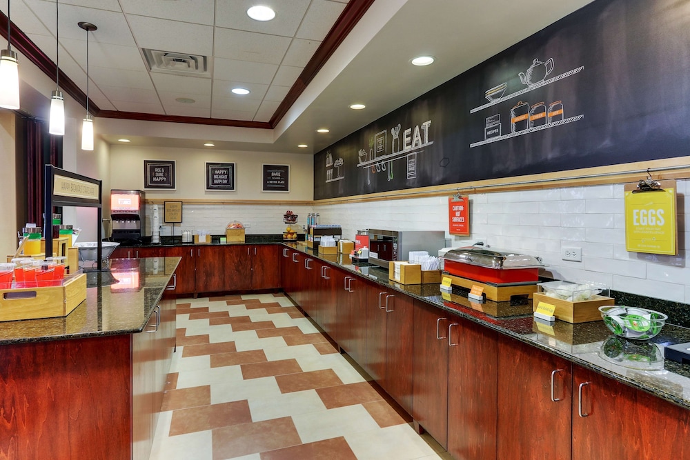 Hampton Inn & Suites Indianapolis Airport - photo 45