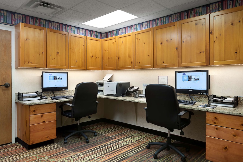 Hampton Inn & Suites Charlotte Pineville - photo 34