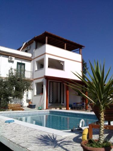 Country House with Pool in Nerola — 4-Star Luxury Hotel in Nerola, Italy