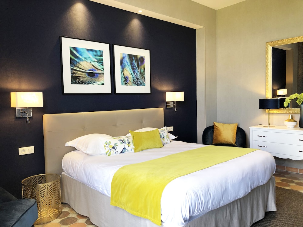 Hotel Les Suites De Crécy - carbon neutral hotel in Aulnay-Sous-Bois