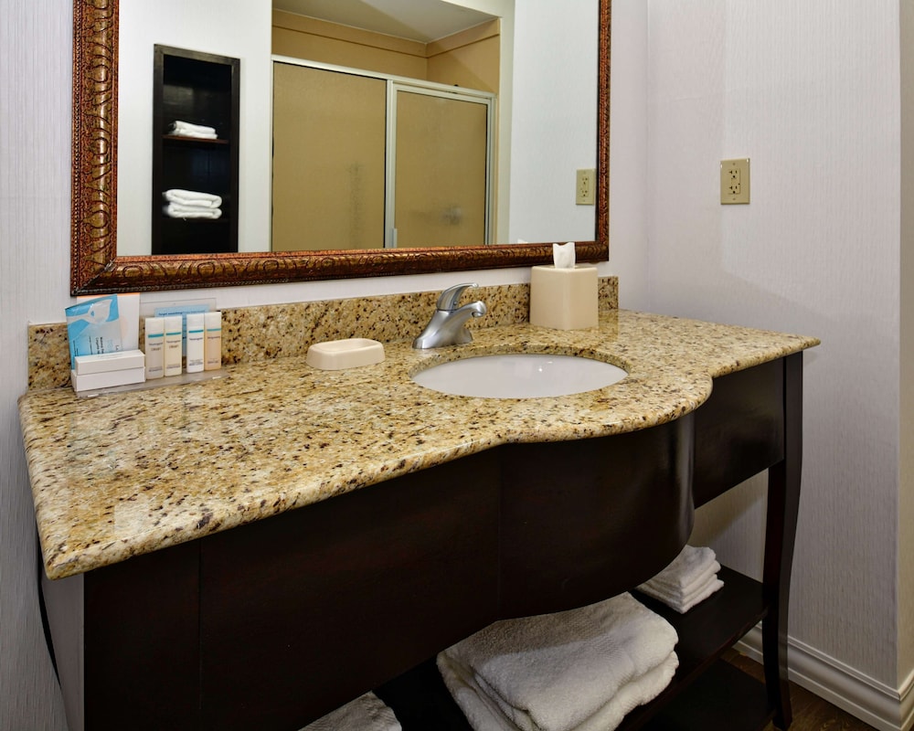 Hampton Inn & Suites Fredericksburg - photo 35