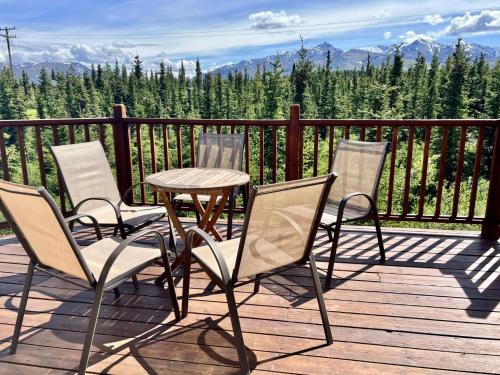 5 Star Denali Park Spacious Family Home — 4-Star Luxury Hotel in Mckinley Park, United States