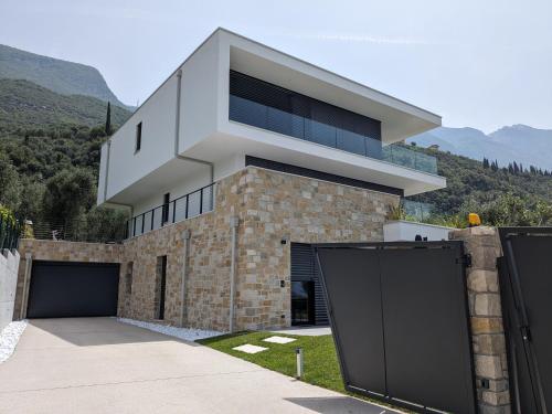 Olivo Luxury Apartments — 4-Star Luxury Hotel in Malcesine, Italy