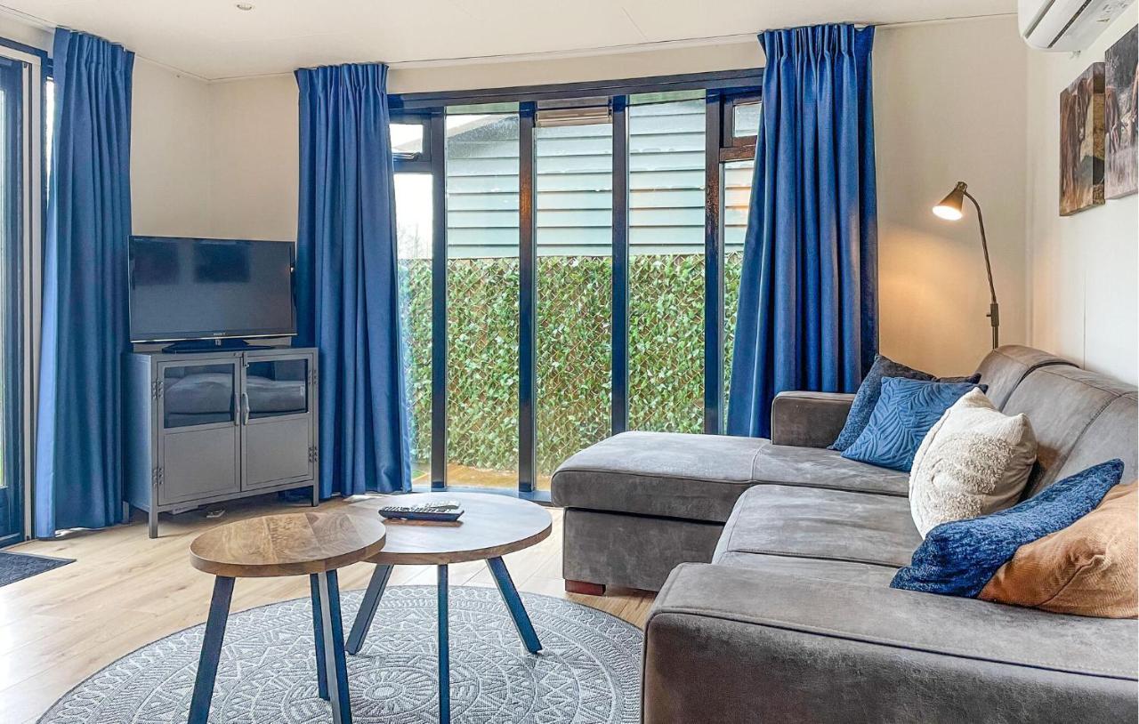 Amazing Stacaravan In Zeeland — hotel in Zeeland