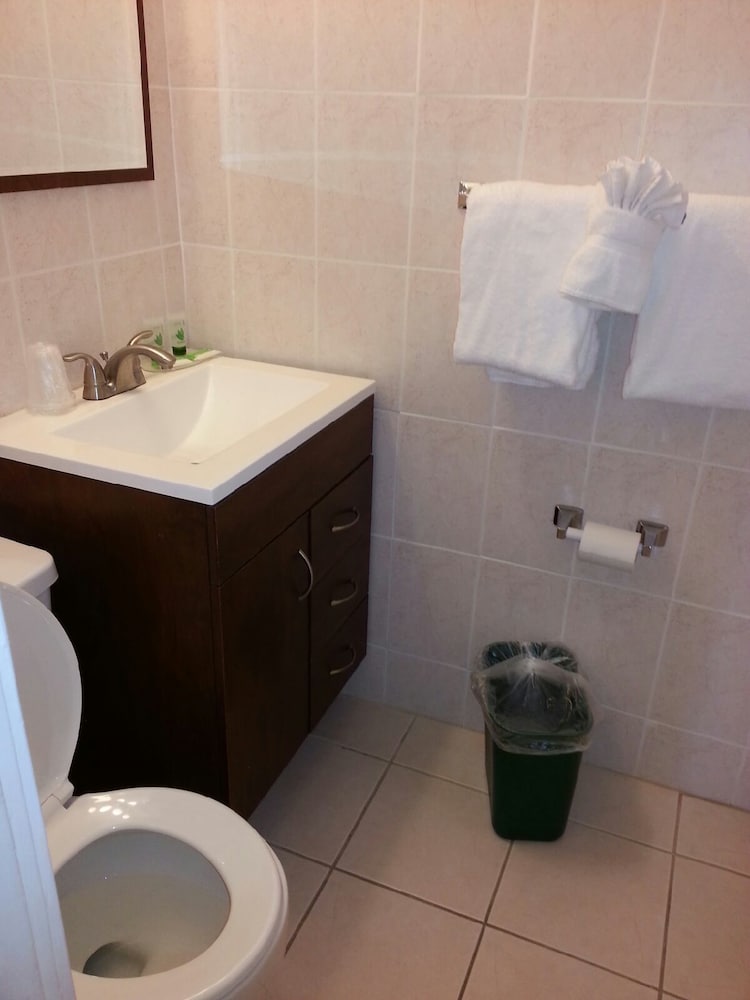 Hollywood Beach Resort two Bedrooms Sleeps 6 - photo 16