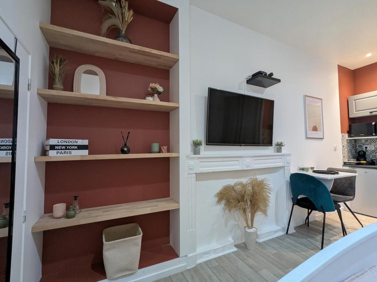 Studio 42 with Terrace — Roanne — photo 4