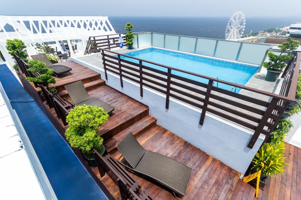 Microtel by Wyndham Mall of Asia