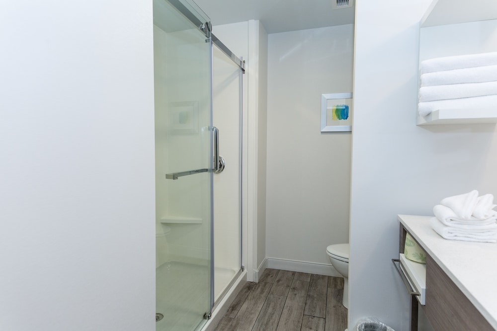 Hampton Inn & Suites Syracuse North Airport Area - photo 43