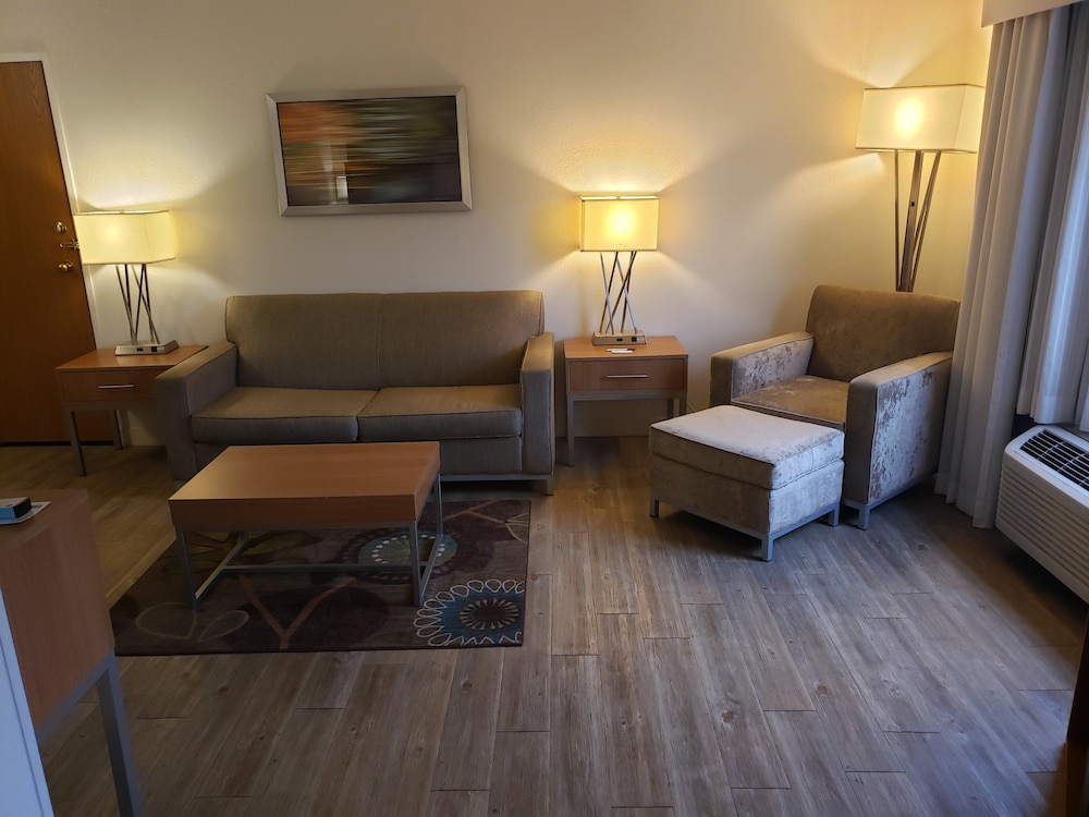Holiday Inn Express Pittsburgh North by IHG - photo 7