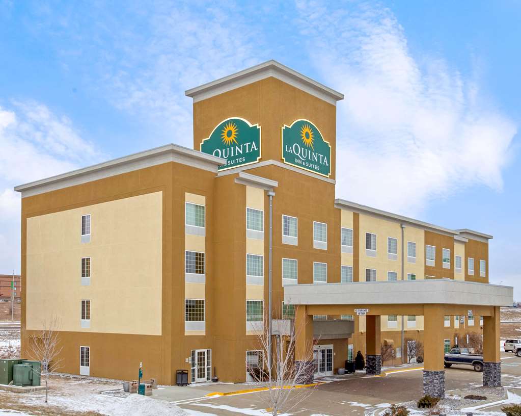 La Quinta Inn & Suites by Wyndham Dickinson - photo 3