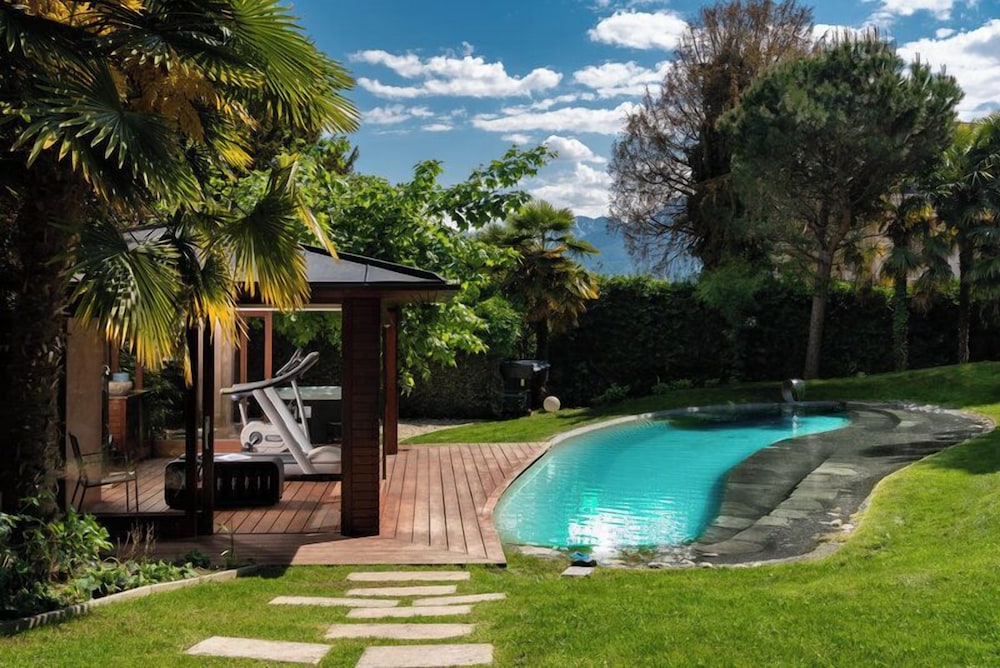 Montreux Rotana Villa — 5-Star Luxury Hotel in Montreux, Switzerland