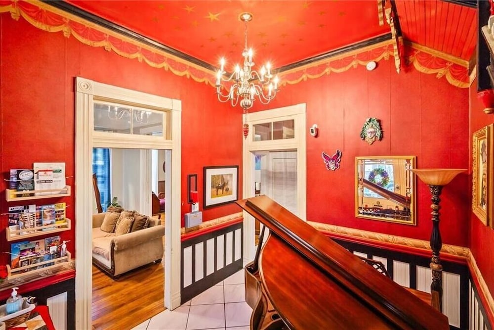 The Mardi Gras House - photo 3