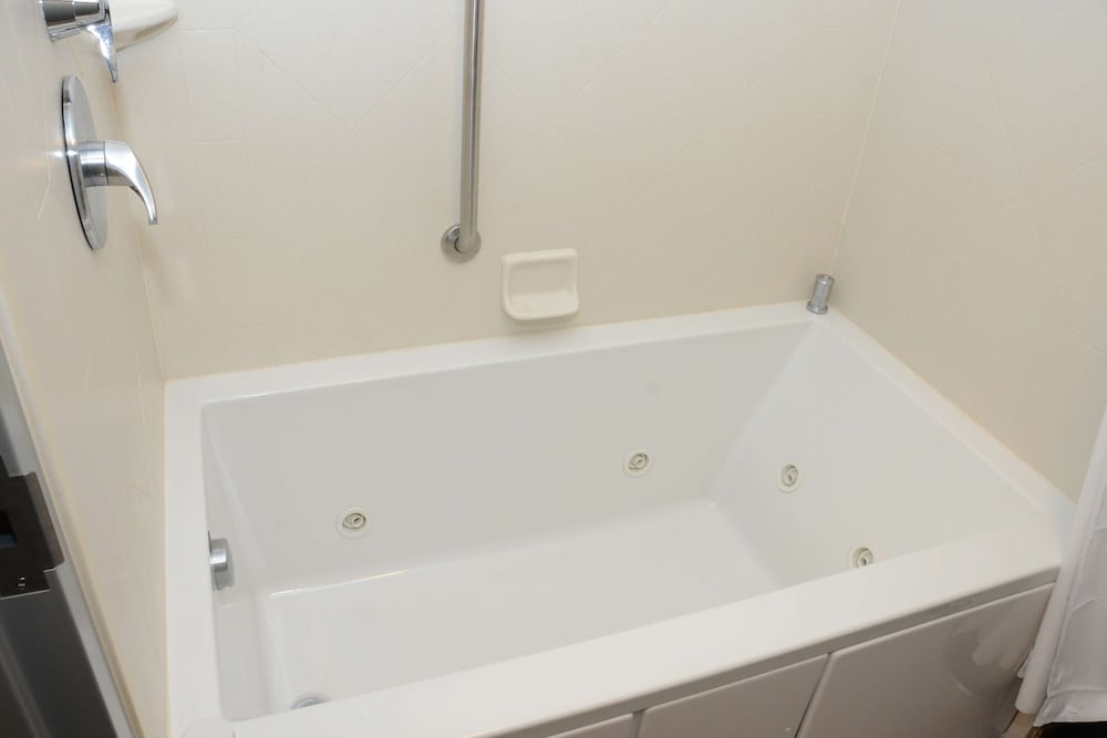 Hampton Inn & Suites Albany At Albany Mall - photo 33