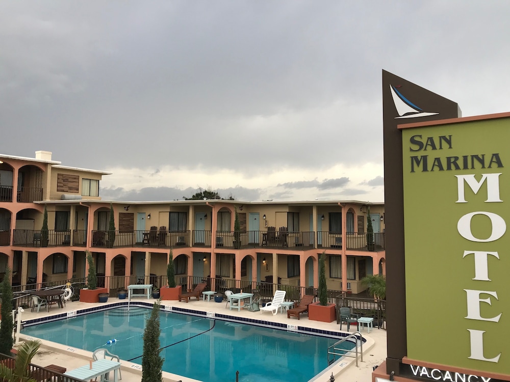 San Marina Motel - photo 3