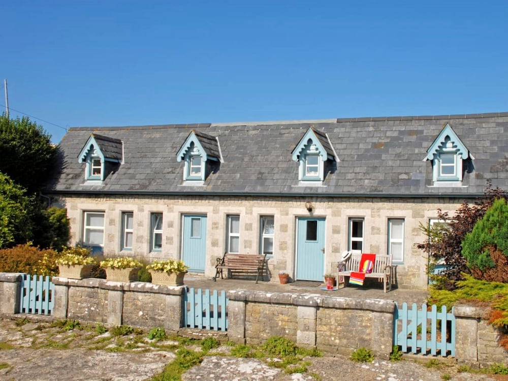The Hen House — 4-Star Luxury Hotel in Bridgend, United Kingdom