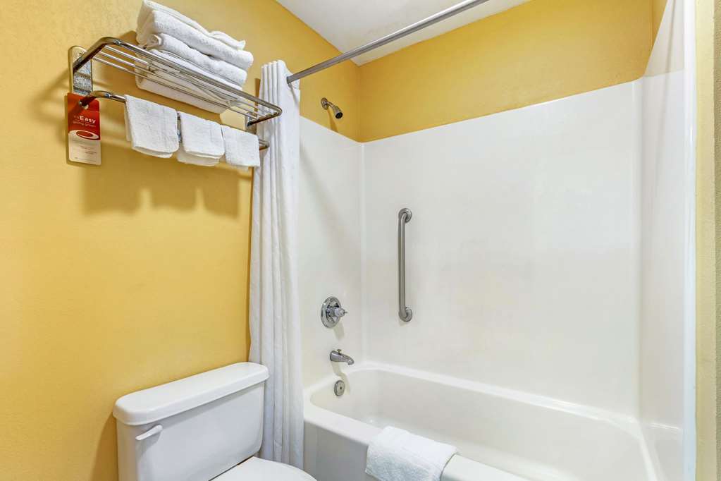 Econo Lodge Northport Tuscaloosa North - photo 10