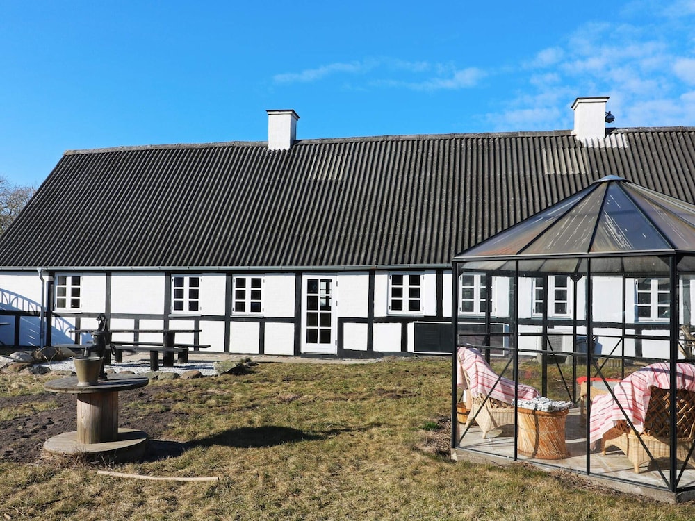 10 person holiday home in Hadsund — 4-Star Luxury Hotel in Hadsund, Denmark