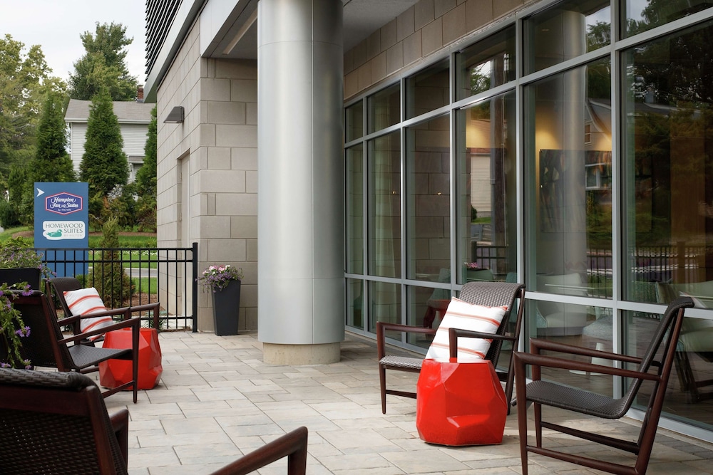 Hampton Inn & Suites Teaneck Glenpointe - photo 32