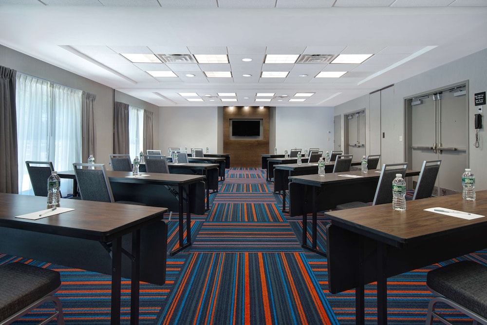 Hampton Inn & Suites Yonkers - photo 27