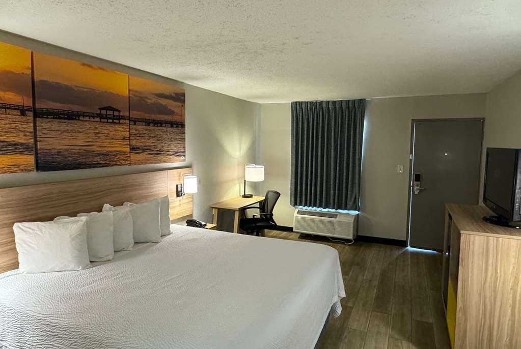 Days Inn by Wyndham Crystal River - photo 16