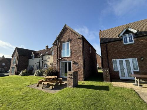 Beachside Cottage Part of the The Bay Filey Holiday Village with pool gym and direct beach access pub restaurant tennis and meadows walks