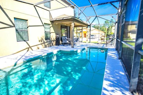 Cozy Villa w Private Pool Game room 1056 — 4-Star Luxury Hotel in Davenport, United States