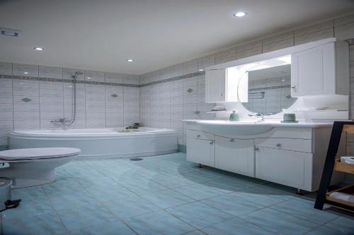 Lake Spirit Apartment — 4-Star Luxury Hotel in Agios Nikolaos, Greece