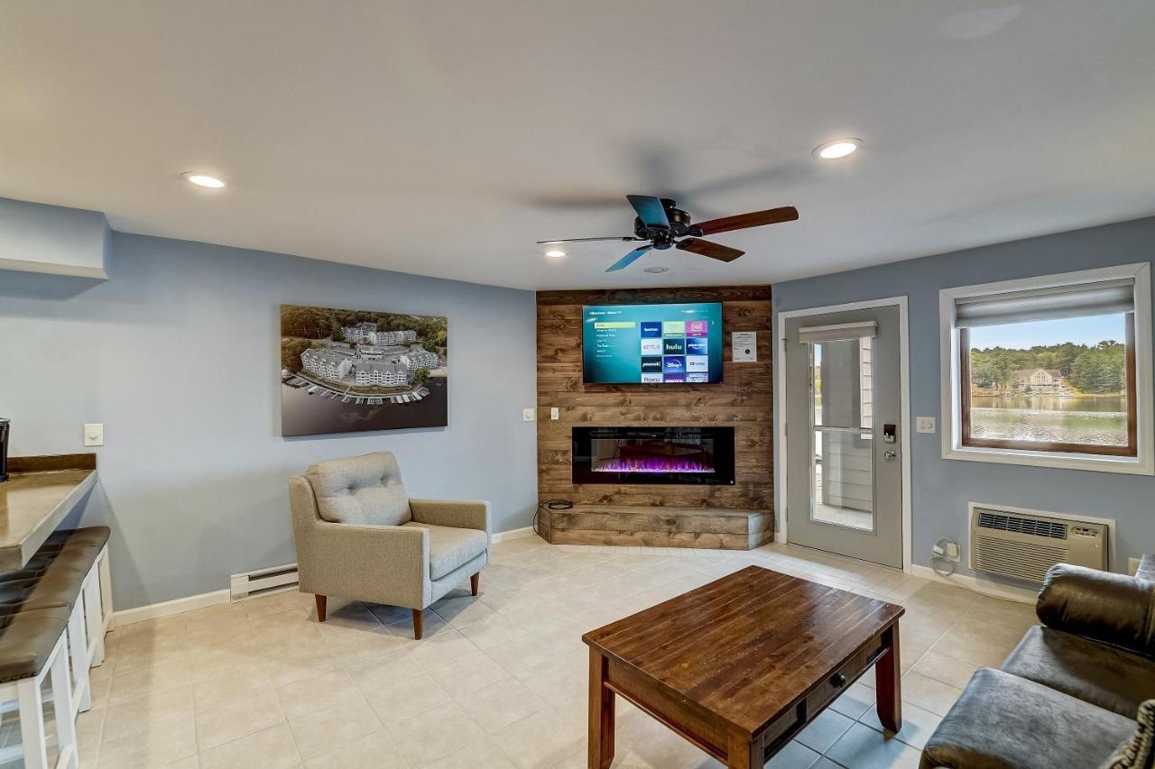 WFC Lakefront Views Family or Romance in Wisconsin Dells, United States