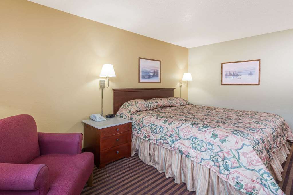 Super 8 by Wyndham La Vale Cumberland Area - photo 2