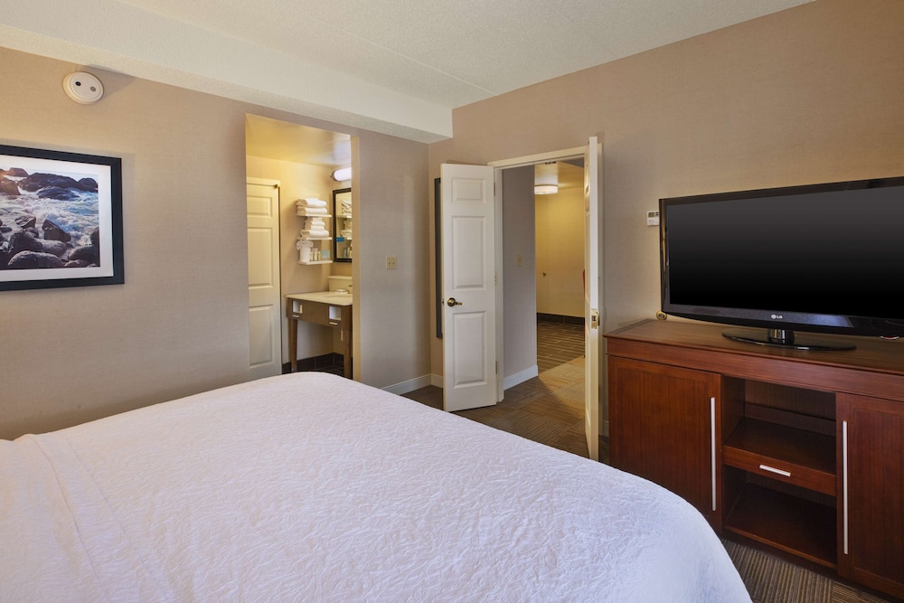 Hampton Inn & Suites Providence Warwick Airport - photo 13