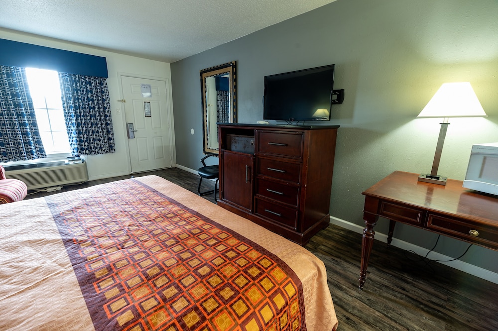 American Inn & Suites Russellville - photo 20