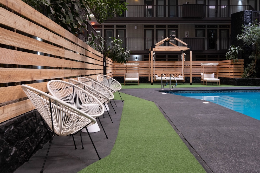The Westerner Extended Stay - photo 37