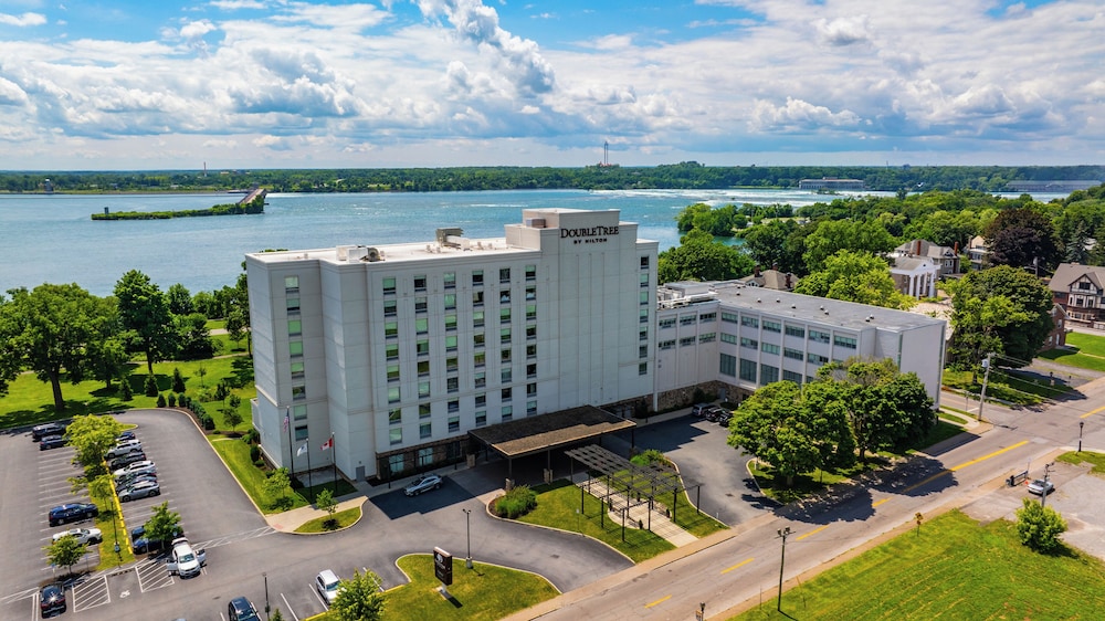 DoubleTree by Hilton Hotel Niagara Falls New York — 4-Star Luxury Hotel in Niagara Falls, United States