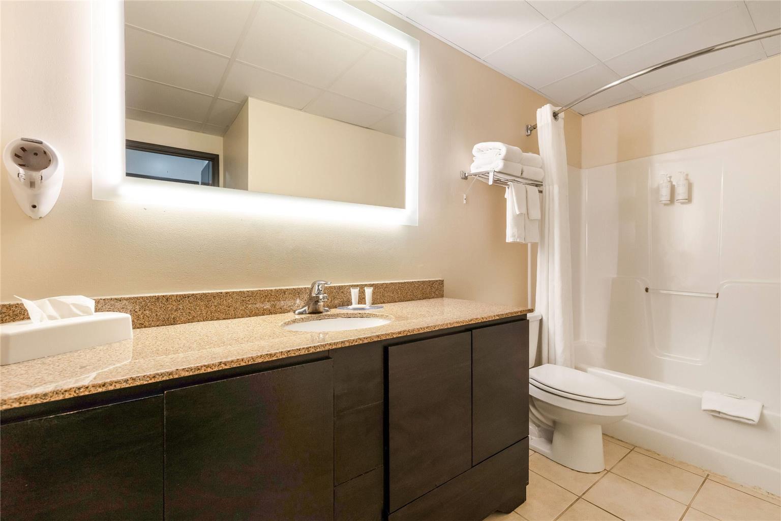 Howard Johnson Hotel & Suites by Wyndham Oacoma - photo 18