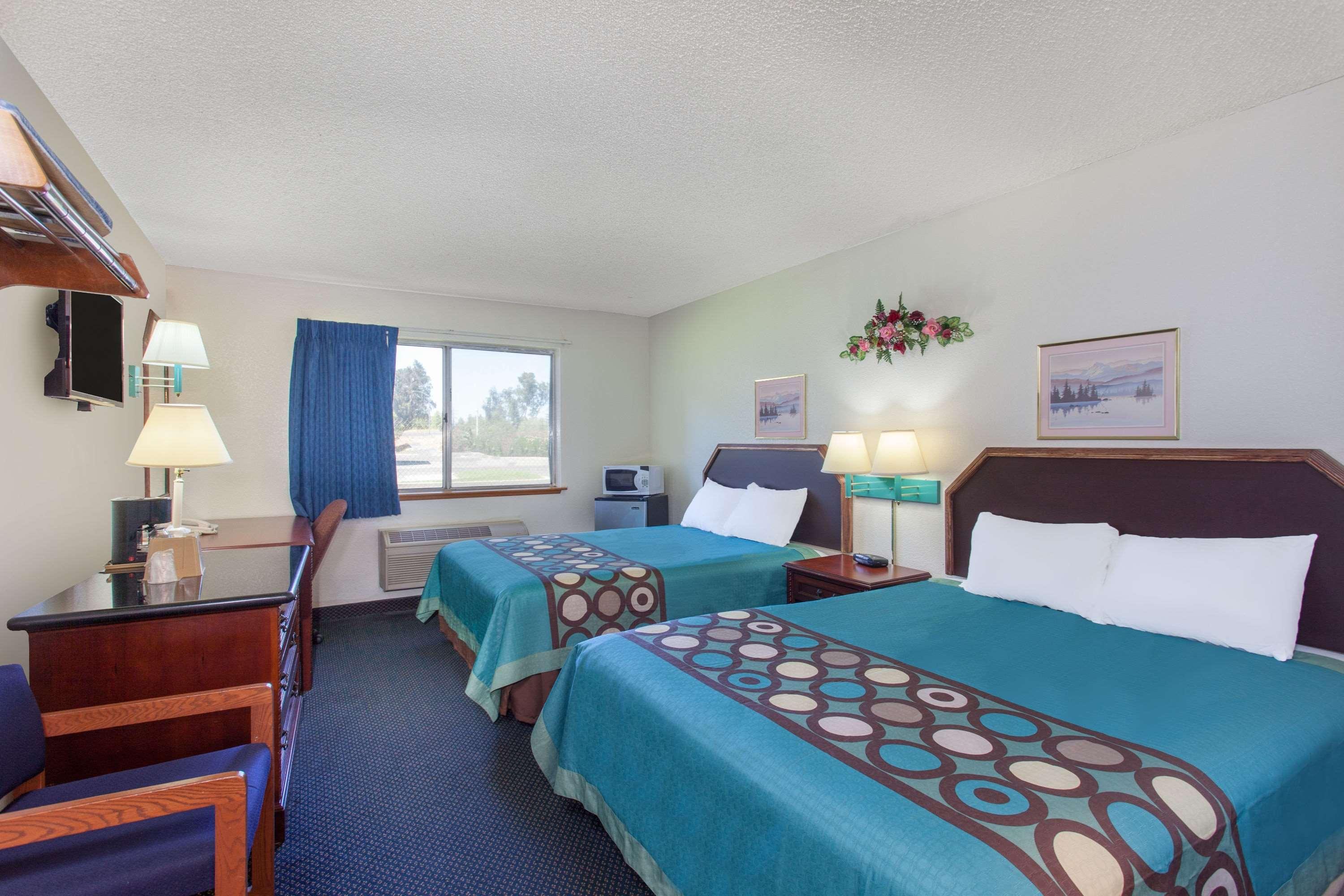 Super 8 by Wyndham Selma Fresno Area - photo 14