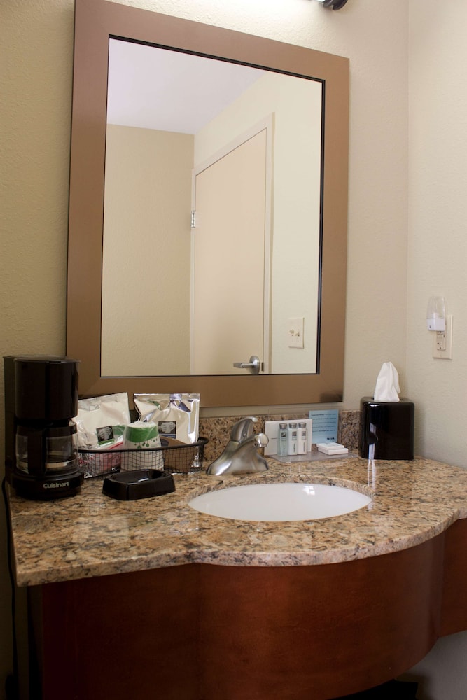 Hampton Inn Burlington - photo 10