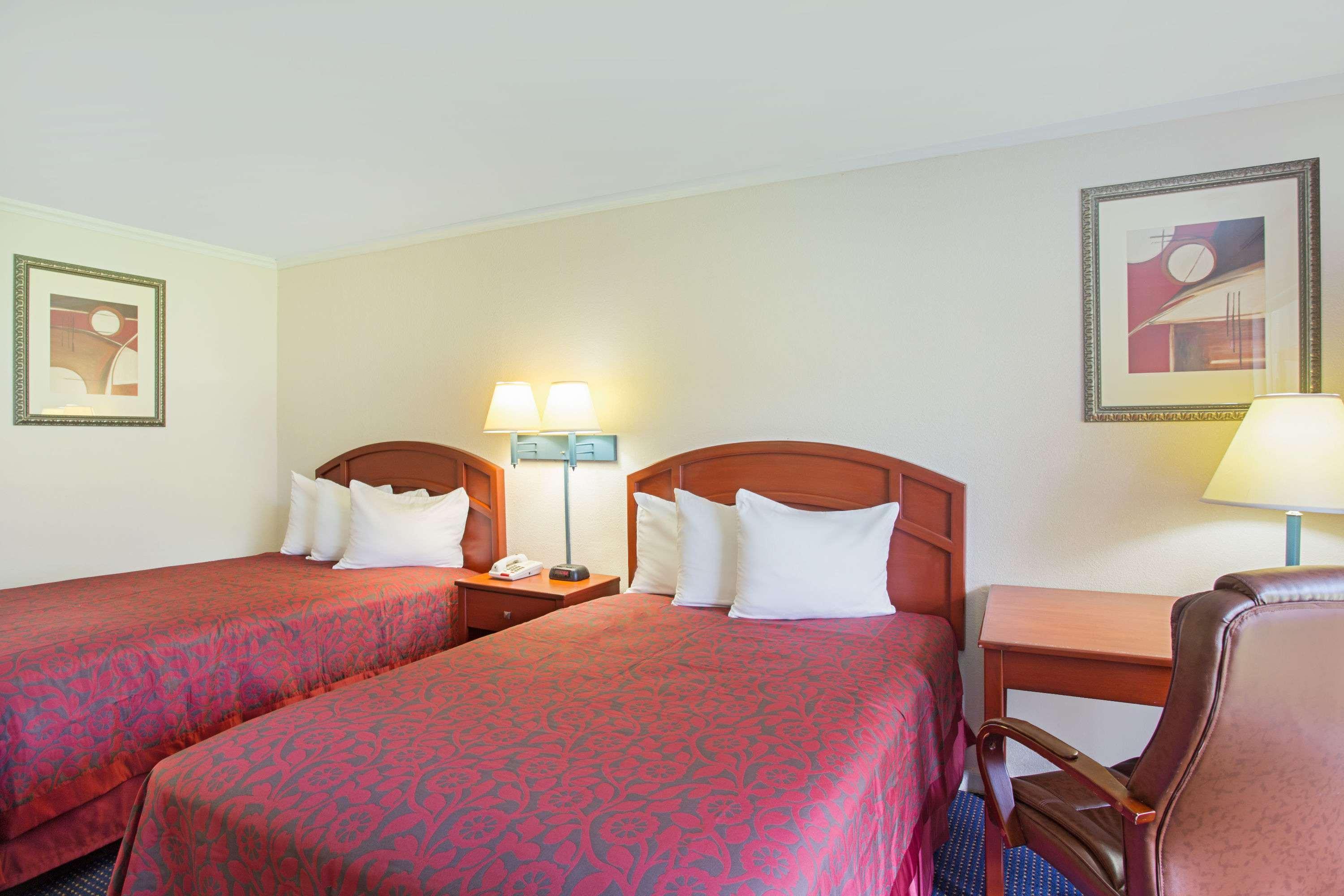 Days Inn by Wyndham Tallahassee Government Center - photo 12