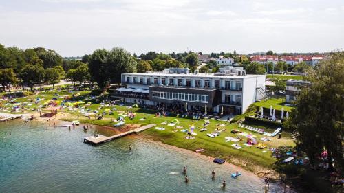 Neufeldersee Hotel & Restaurant — hotel in Neufeld An Der Leitha
