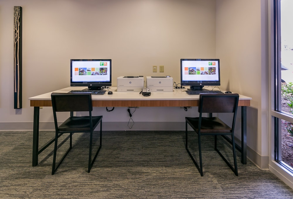 Holiday Inn Express Gatlinburg Downtown by IHG - photo 64